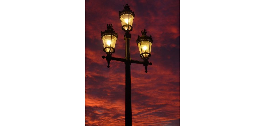 street-lamp-392095_1920.jpg